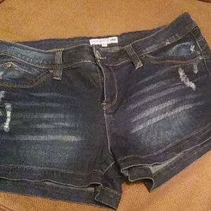 Ymi wanna betta butt jean shorts size 13